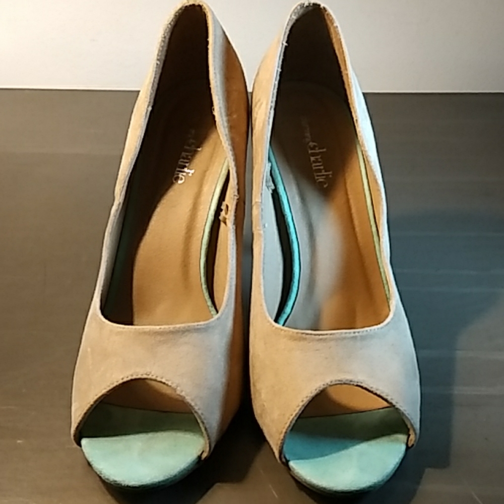 Charming Charlie Peep Toe Beige Suede Pumps Sz 10M